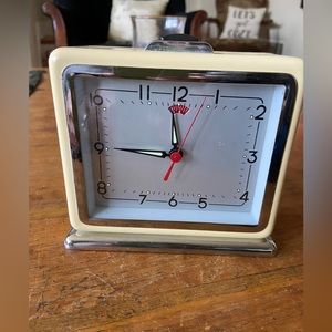 Vintage Shanghai China Retro Alarm Clock